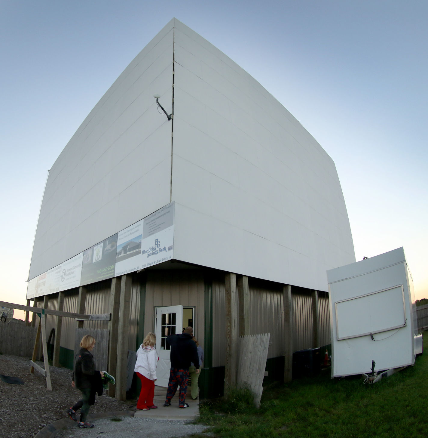 090918-qct-qca-Drive-In-004